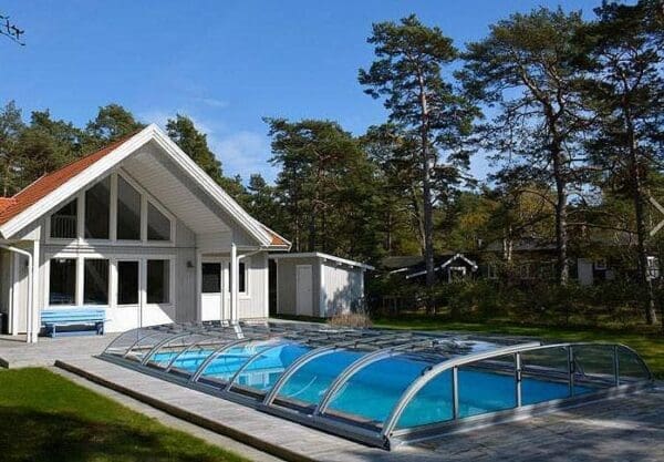 Dallas A Clear telescopic pool enclosure