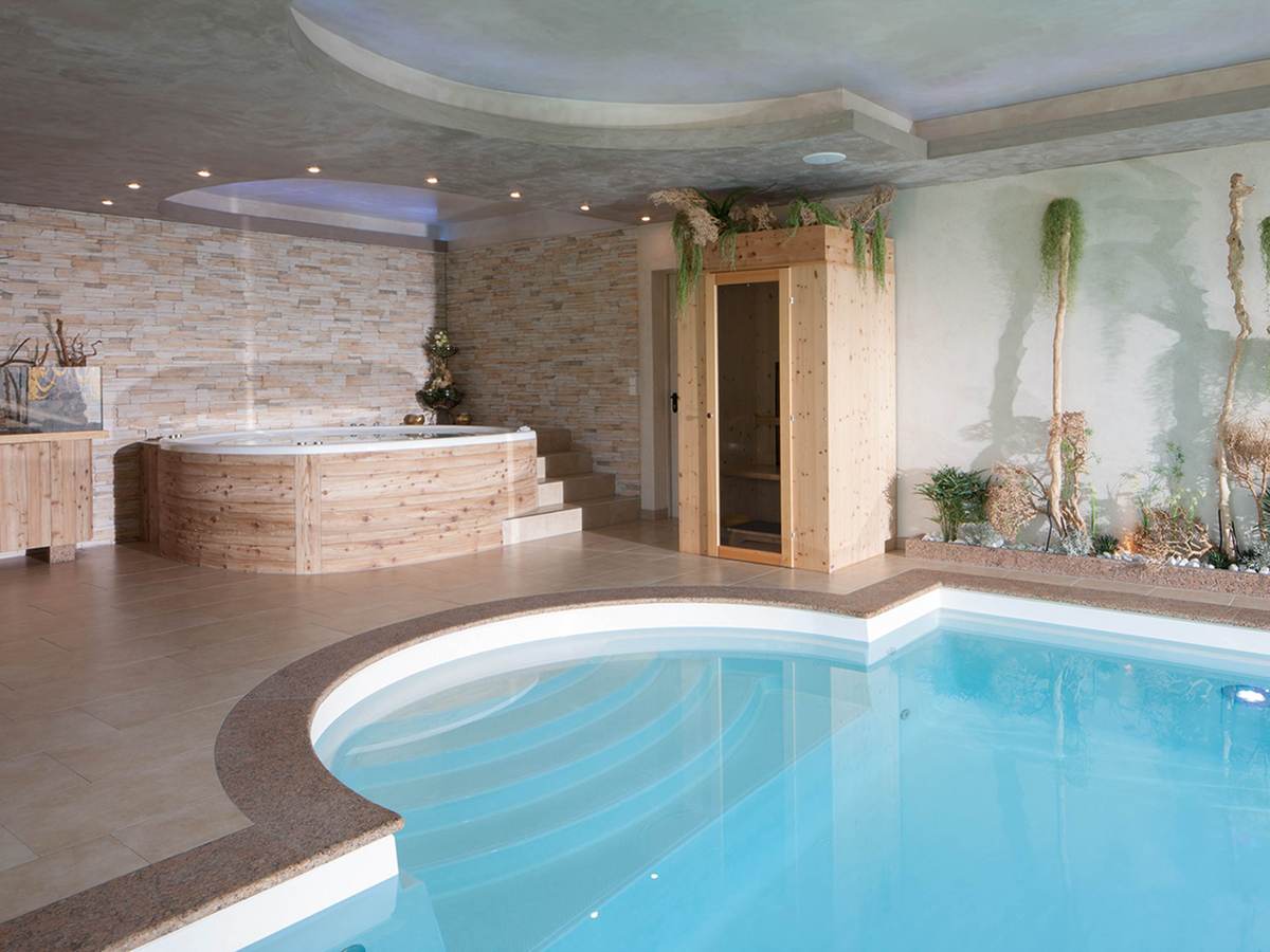 rom mosaic pool
