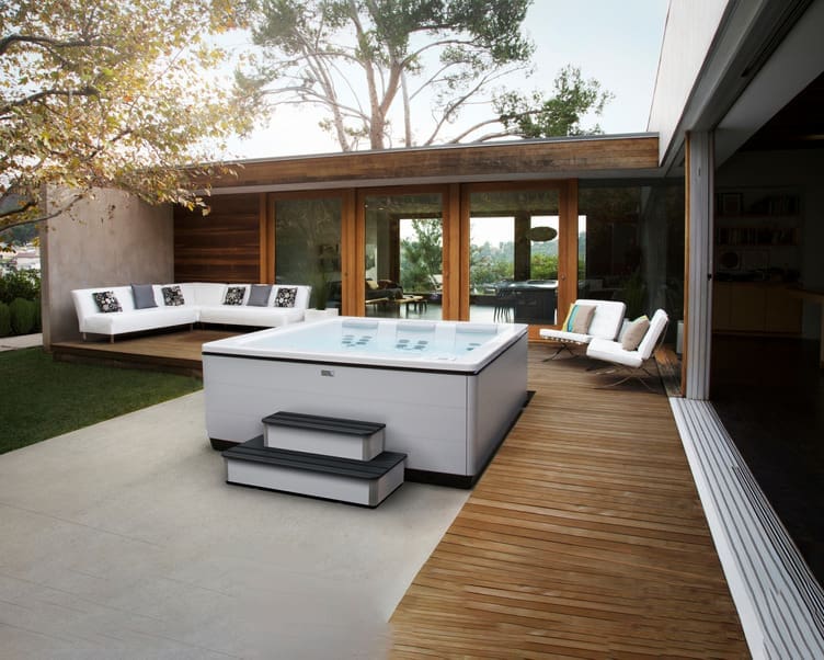 Bullfrog STIL luxury hot tub