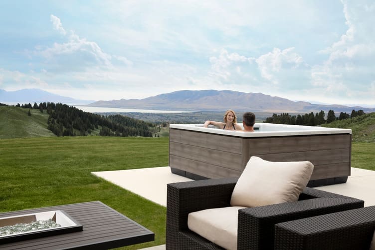 Bullfrog STIL luxury hot tub