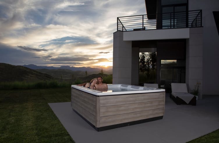 Bullfrog STIL luxury hot tub
