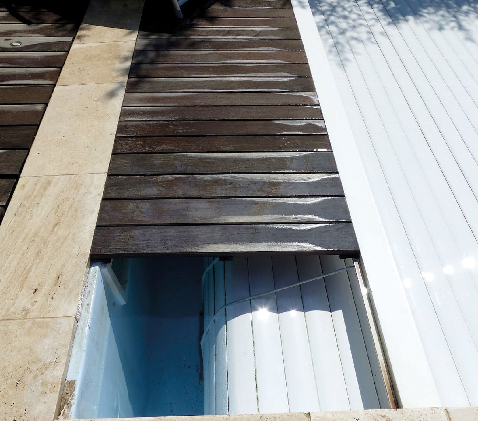 Jupiter Evolutive swimming pool showing the curved Roman-style entrance