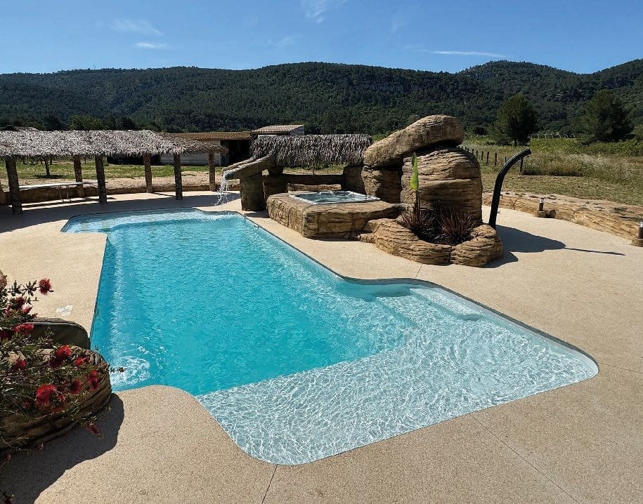 Neuvea Relax Pool with lounger