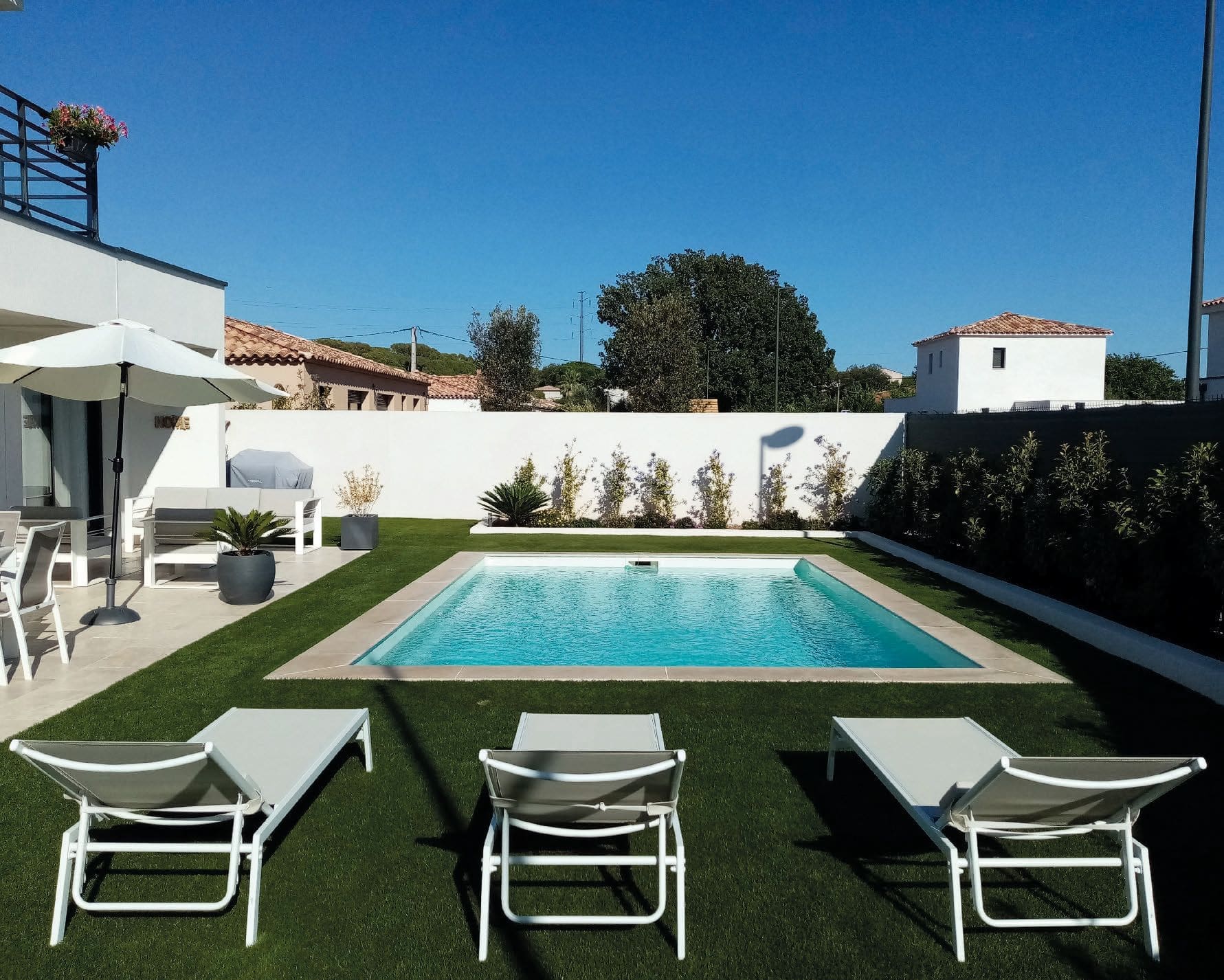 Mini-Karé square fibreglass swimming pool with compact contemporary design