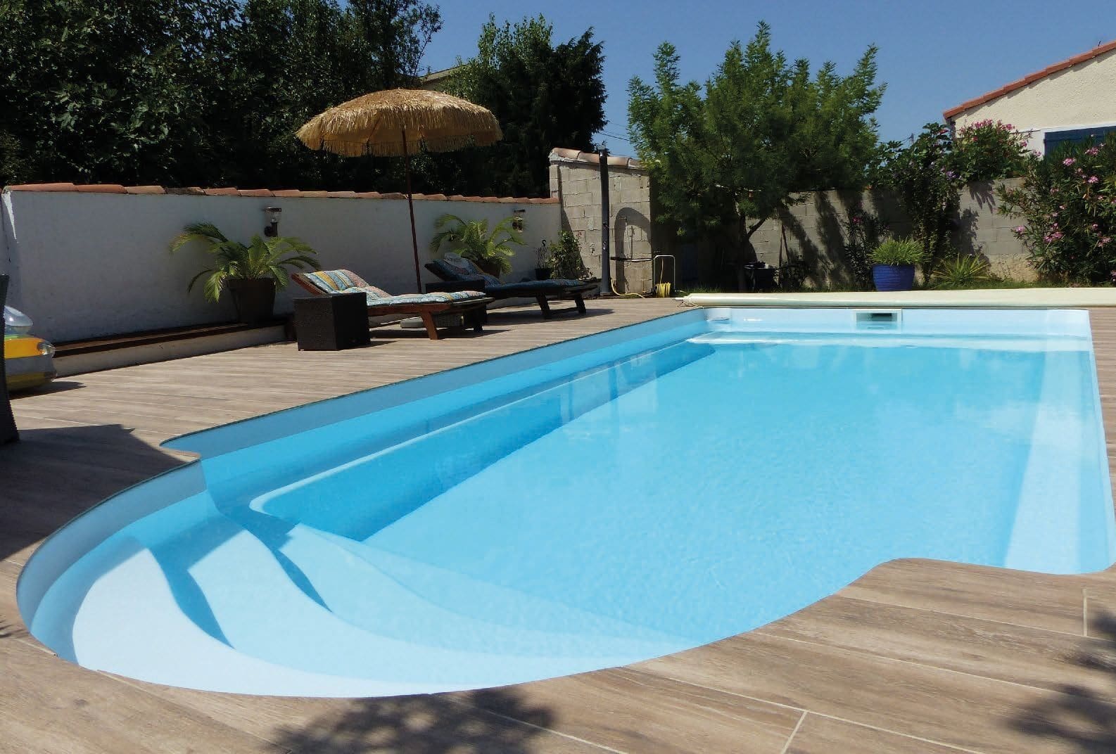 Romaine Flat Bottom fibreglass swimming pool