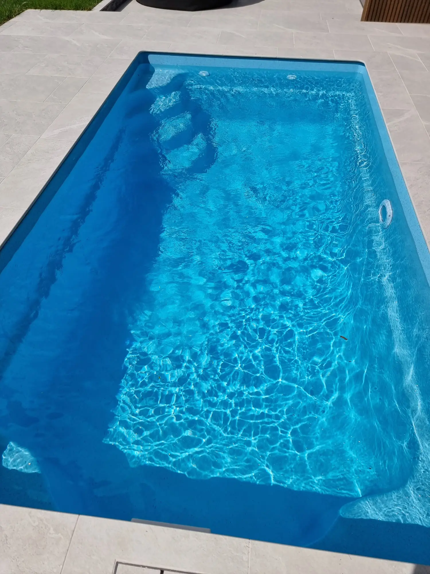 Detailed view of the pool and integrated steps