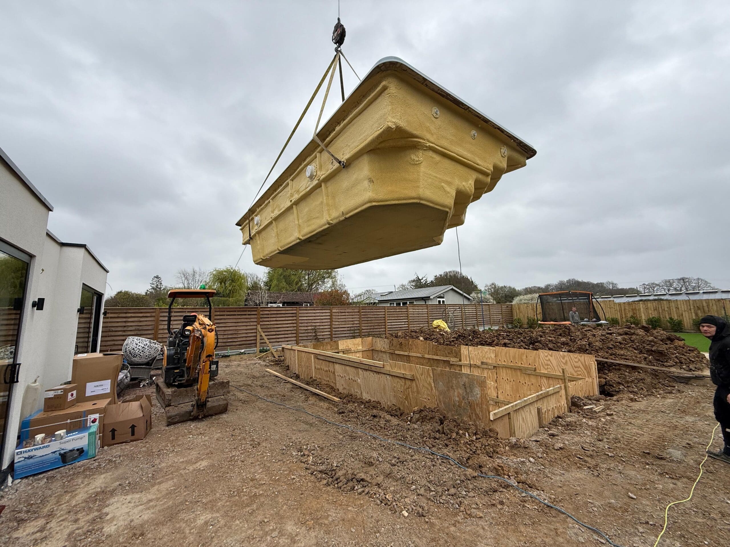 Delivery of the Sycillia swimming pool shell
