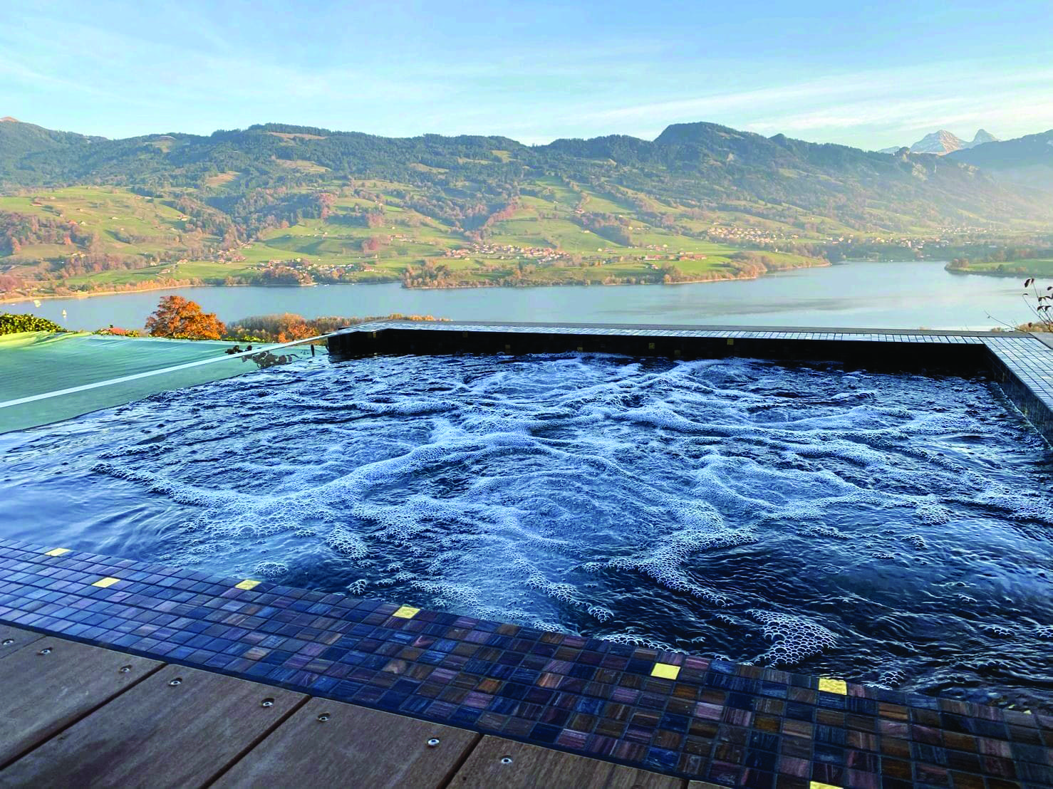 Mosaic swimming pool finish