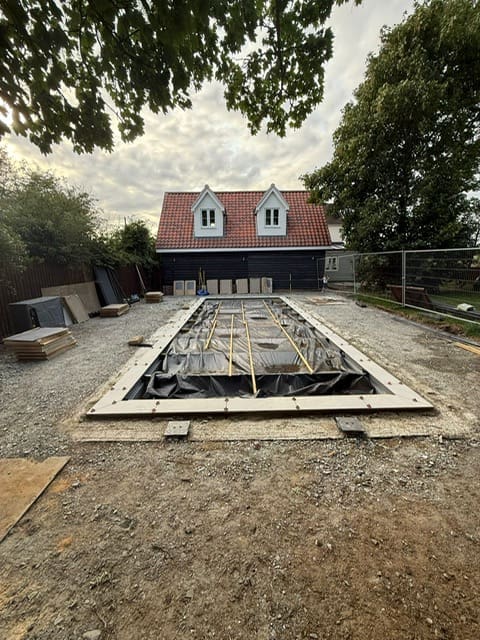 Sloping bottom pool site preparation