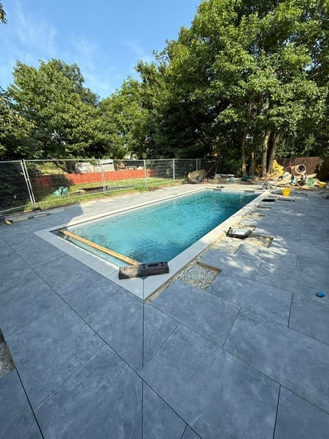 Sloping bottom pool installation works