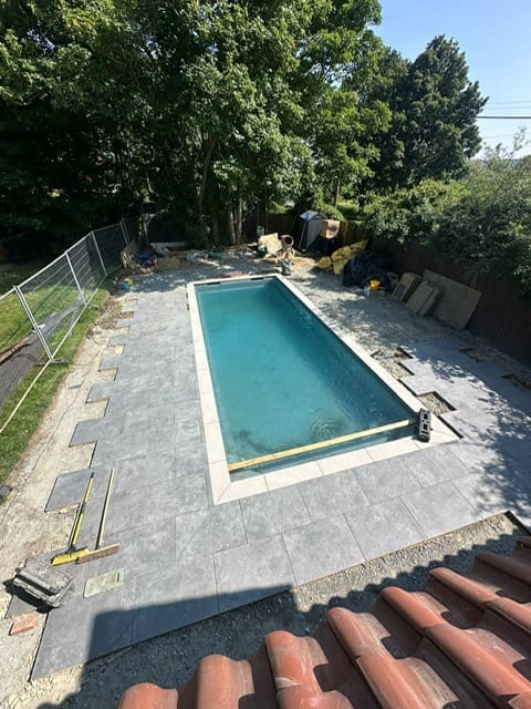 Sloping bottom pool base preparation