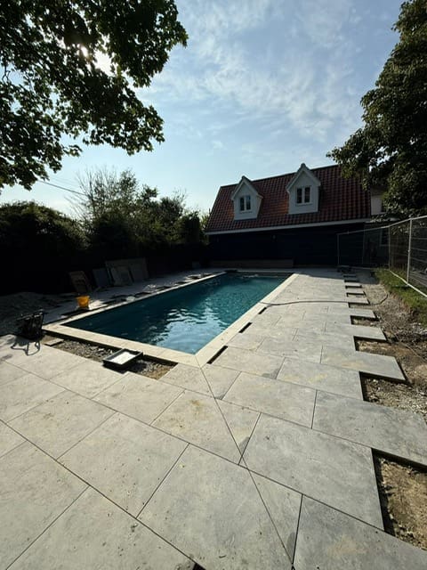 Sloping bottom pool surround preparation