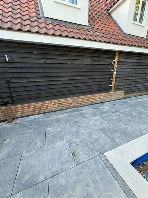 Sloping bottom pool finishing works