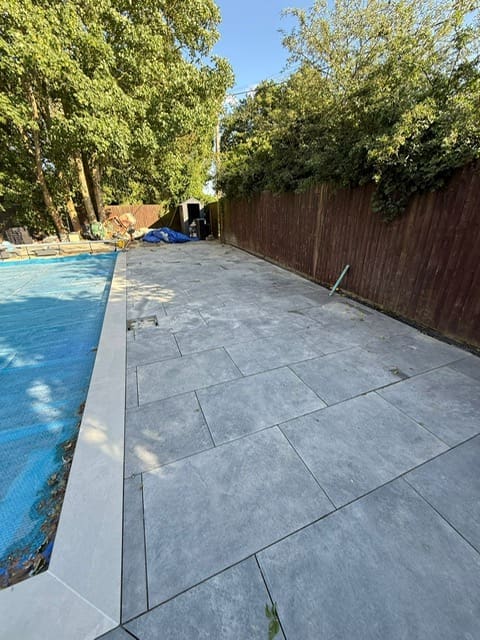 Sloping bottom pool finished installation